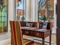 Hotel Charles-Alexandre Отели рядом с достопримечательностью «Большая Аллея»