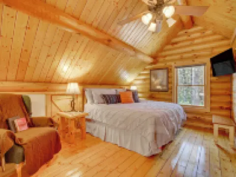 Merrillan Cabin w/ Fire Pit < 1 Mi to Lake Arbutus Hoteles en Dewhurst