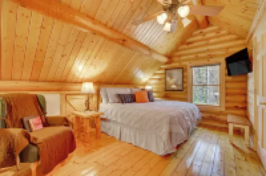 Merrillan Cabin w/ Fire Pit < 1 Mi to Lake Arbutus