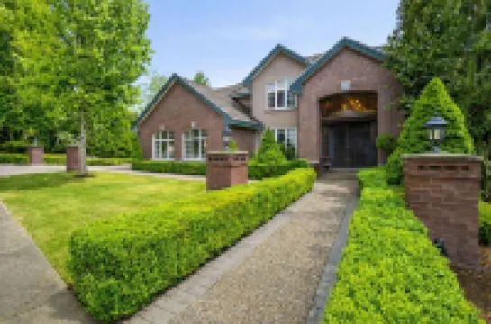 Private Executive Suite | Separate Entrance | Free Parking | 1,190 Square Feet