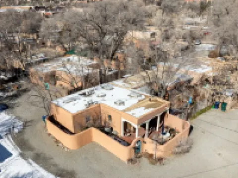 Downtown 100 Year Old Adobe - Walk to the Santa Fe Plaza & Railyard District
