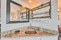 Waterfront Hot Springs Condo: Pool, Hot Tub Access - Baarit
