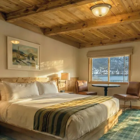 Western Riviera Lakeside Lodging