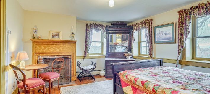 Rural & Historic Detour Escape w/ Horses On-site! Hotels in Frederick County