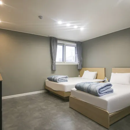 Jumunjin Hong Motel Отели рядом с достопримечательностью «Библиотека «Сунджу»»