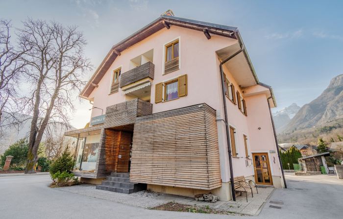 Apartments Skok with Rafting and Free Parking