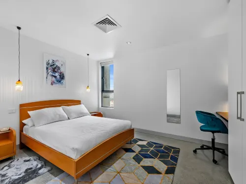 Vibrant 2-Bed Apartment Near St Kilda Beach