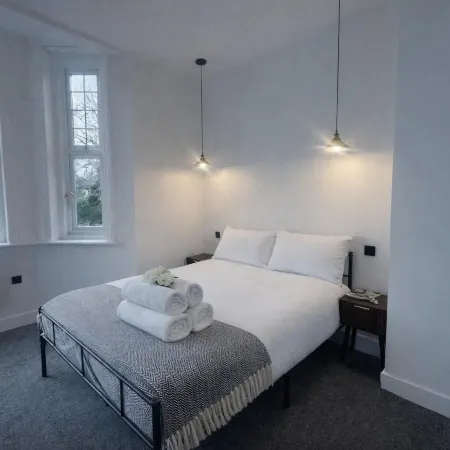 Dippen Hall Signature Apartment - Minutes From LGW Отели в г. Лингфилд