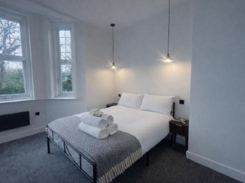 Dippen Hall Signature Apartment - Minutes From LGW
