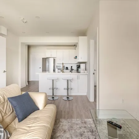 Serene Oakville Retreat - Modern 2-Bedroom Apartment