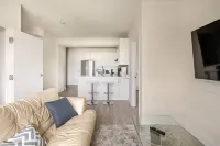 Serene Oakville Retreat - Modern 2-Bedroom Apartment