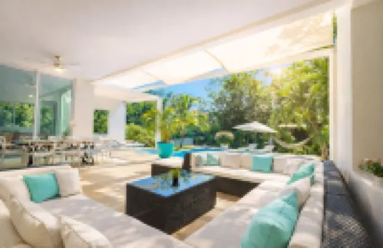 Villa Mariposa, private pool, Jacuzzi & hot tub