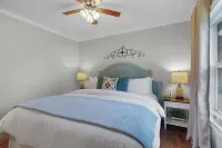 Charming Home Just 4 Blks from Main St! - 5つ星