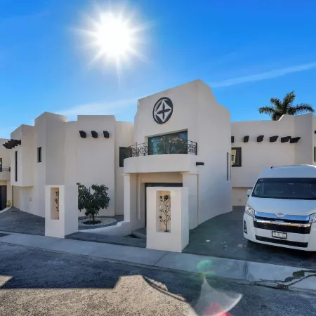 Marbella Lane - PrimeVilla n Modern Home