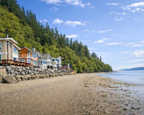 Beachfront, Water & Mountain Views, Epic Deck on Whidbey Island! Hotels in Langley