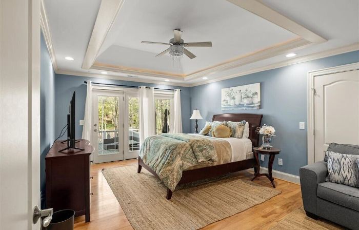 Exceptional! Beautiful Deep Water - Boathouse, Hot Tub, Fire Pit on Lake Gaston!
