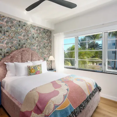 Casa Canita Hotels near Lummus Park