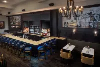 The Elms Hotel Spa, A Destination by Hyatt Hotel - Bar