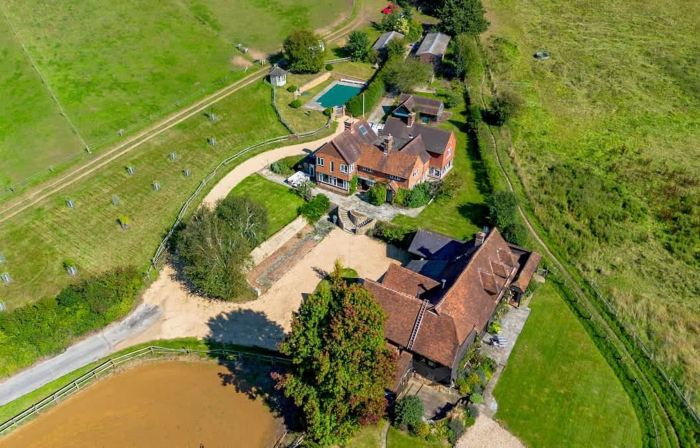 Incredible Countryside Getaway With Tennis Court