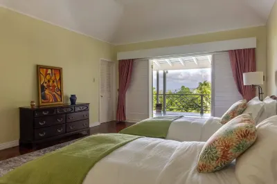 Secluded 3BR Garden Villa Pool Ocean Views Hôtels à : 