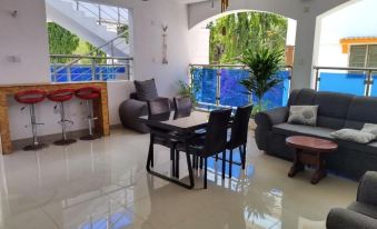 6 Park Retreat
