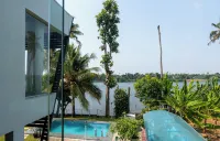 Alaya Stays Glass River 4 BHK Villa - مسبح خاص