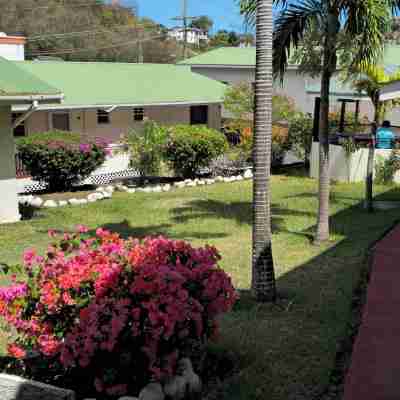 Wave Crest Suites Hotel Exterior