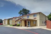HomeTown Inn & Suites - Hot Tub