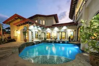 Steps from the Beach ! Stunning Villa w/ Concierge, Doorman.