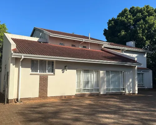 Spacious 4BR Home Pool & Balconies Krantzkloof Hotels in Kloof
