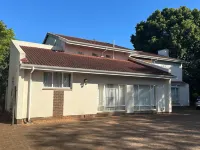 Spacious 4BR Home Pool & Balconies Krantzkloof