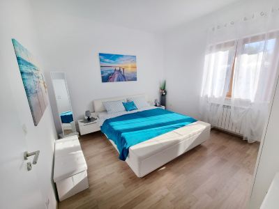 Bright accommodation near the sea in Zambratija