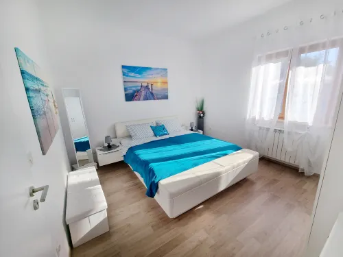 Bright accommodation near the sea in Zambratija - Apartments