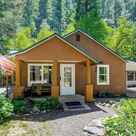 Outdoor Adventure: Tranquil Creekside Retreat