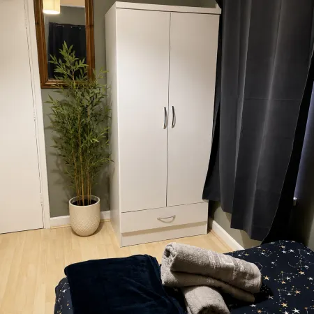 Double room in the city centre perfect for contractors and fb fans
