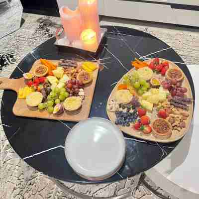 Cosy 2 bedroom Apartment, in Hilton Dining/Meeting Rooms