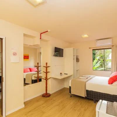بوسادا فيلا تاكواراس Hotels near شاطئ لارانجيراس (Laranjeiras Beach)