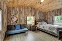 Woodland Cabin Near Wayne National Forest - 3-Star