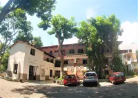 Hotel Posada Comala - С парковкой