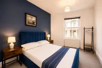 Brighton Sleeps 13 Beach Walk Hove Centre - 4-Star