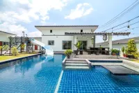 Luxurious 12-Bedroom Villa Retreat in Tambon Pong, Thailand - Wifi