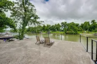 Outdoor Entertainment Space Home in McQueeney - Homestays
