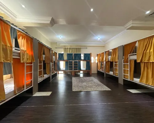 نُزُل لونار بيتش Hotels near كاسر الأمواج في أبوظبي