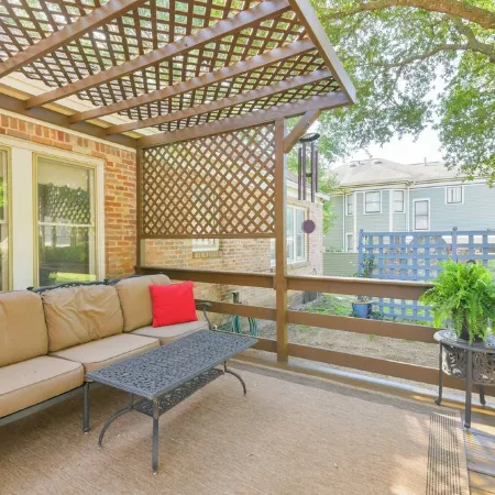 BEE in BRENHAM Holiday Cottage - Premium location walking distance to downtown
