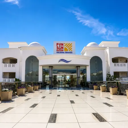 Fun & Sun Naama Waves Hotel Отели рядом с достопримечательностью «Торговый центр Genena City»