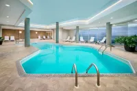 Ômage Hotel, Montreal Laval, a Tribute Portfolio Hotel - Pools