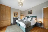 4BD/3Bath/2Car Drive/Garden/Games room/Nr Hospital - صديق للحيوانات الاليفة