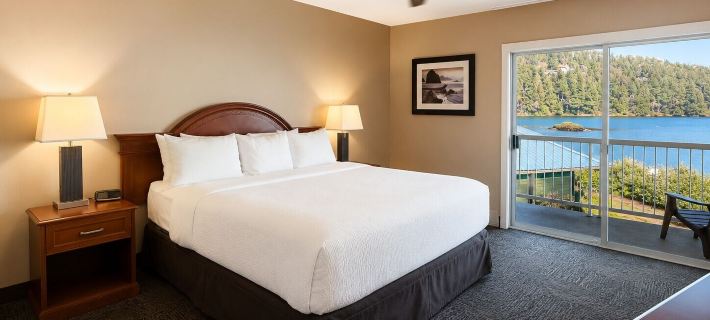 Inn on Long Lake โรงแรมในนาไนโม