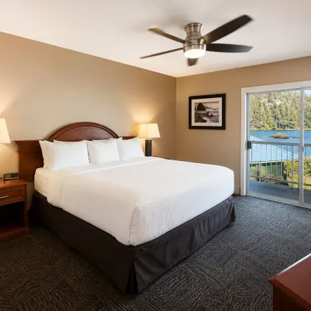 Inn on Long Lake