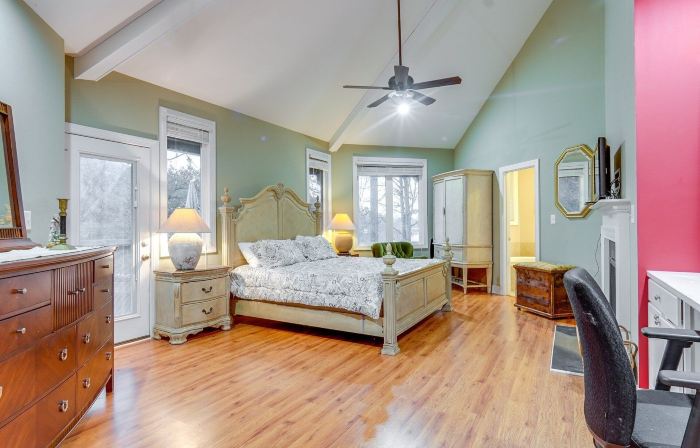 Spacious Lakefront